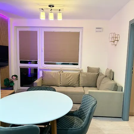 Smart With Parking アパートホテル ワルシャワ