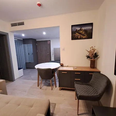 Aparthotel Smart With Parking 4*