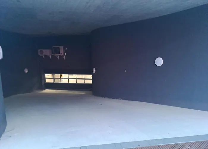 Smart With Parking Apart Otel Varşova