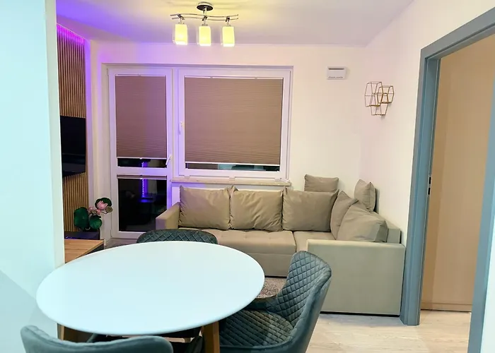 Smart With Parking Apart Otel Varşova