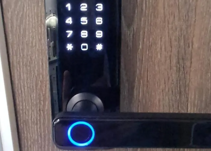 Apart Otel Smart With Parking Varşova